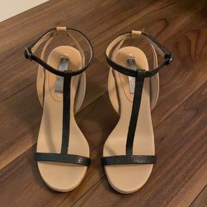 BCBG MAX high heel shoe. Excellent condition